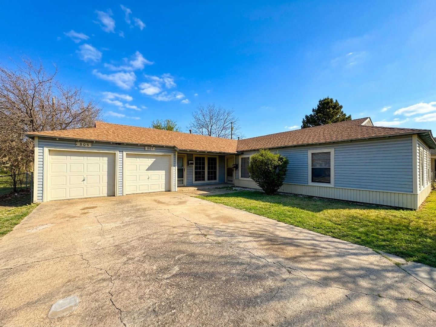 Killeen House: 807 W Dean Ave