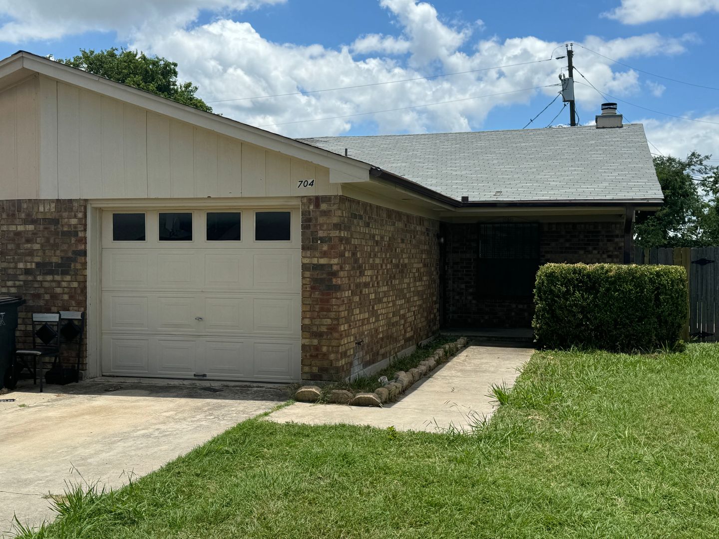 Killeen House: 704 Lisa Ln