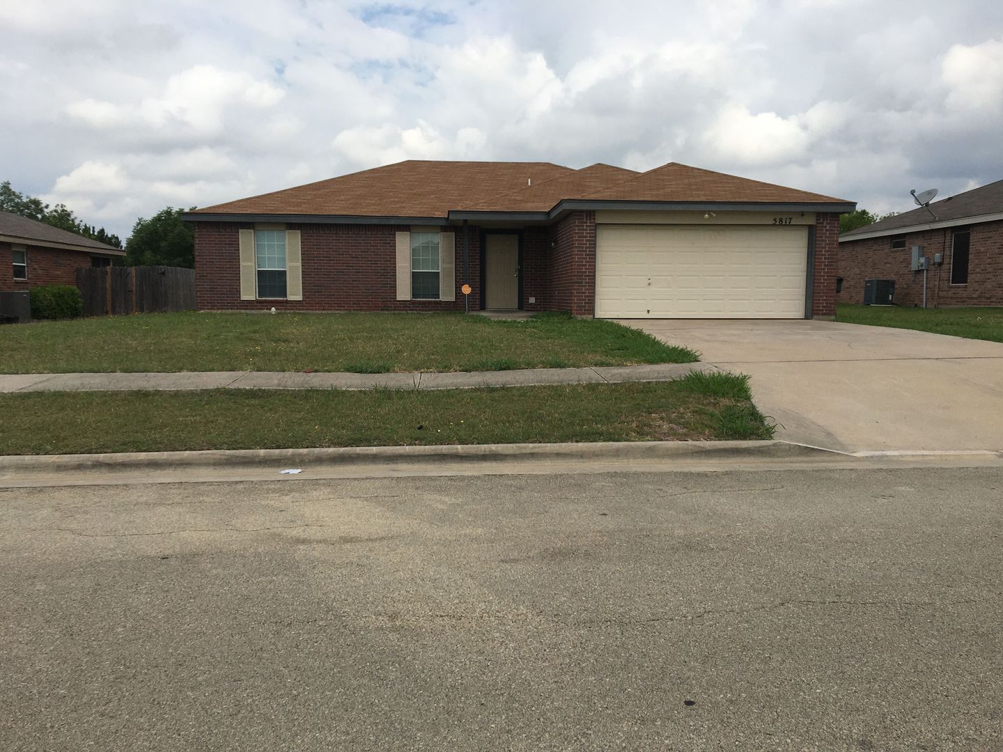 Killeen House: 5817 Medina Dr