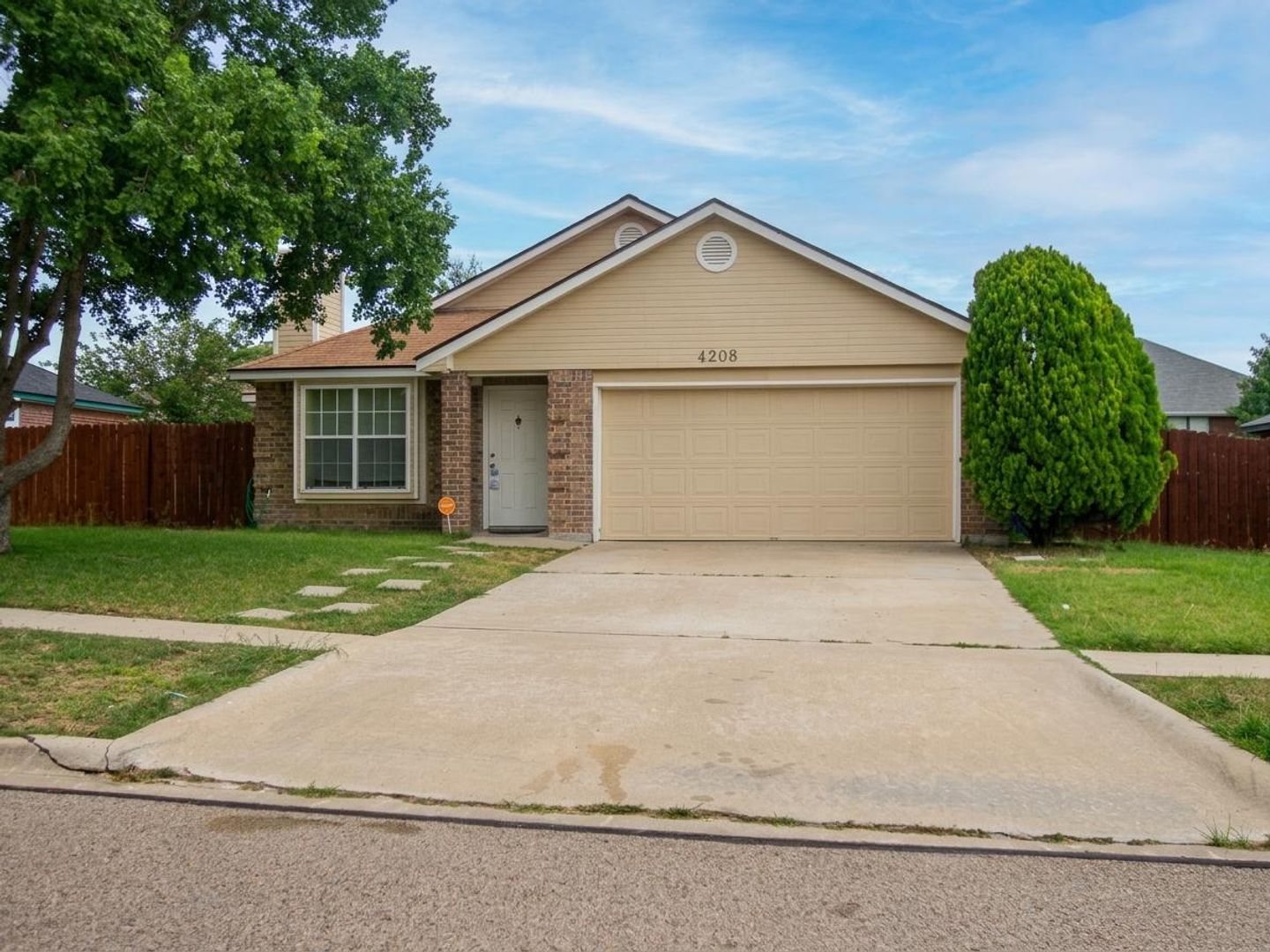 Killeen House: 4208 Glennwood Dr