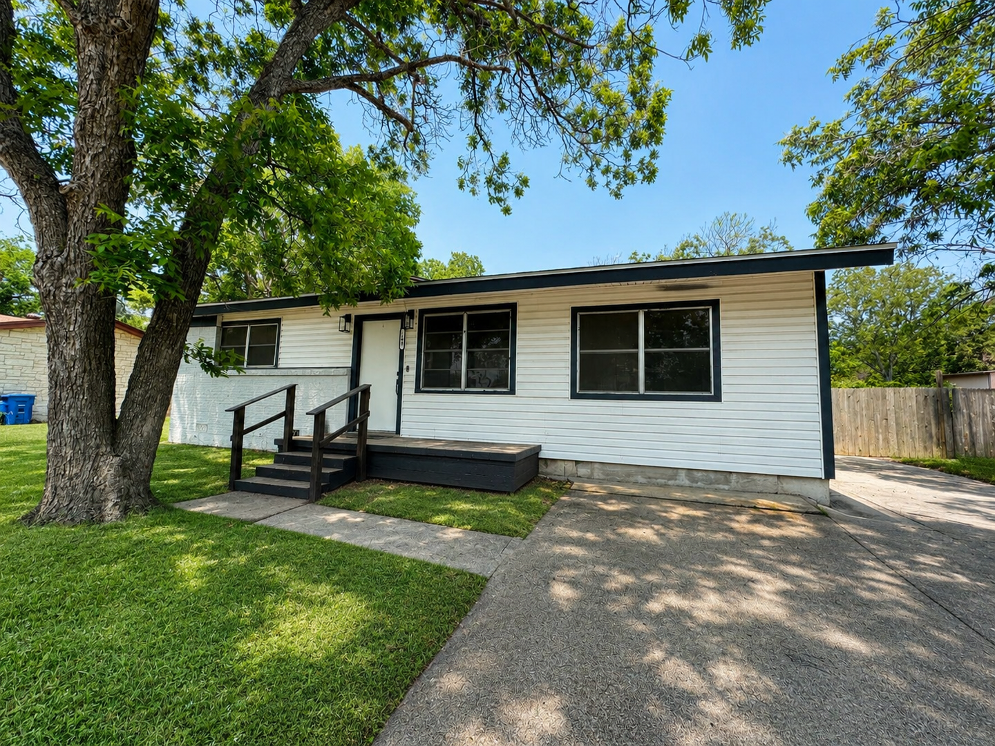 Copperas Cove House: 108 Easy St