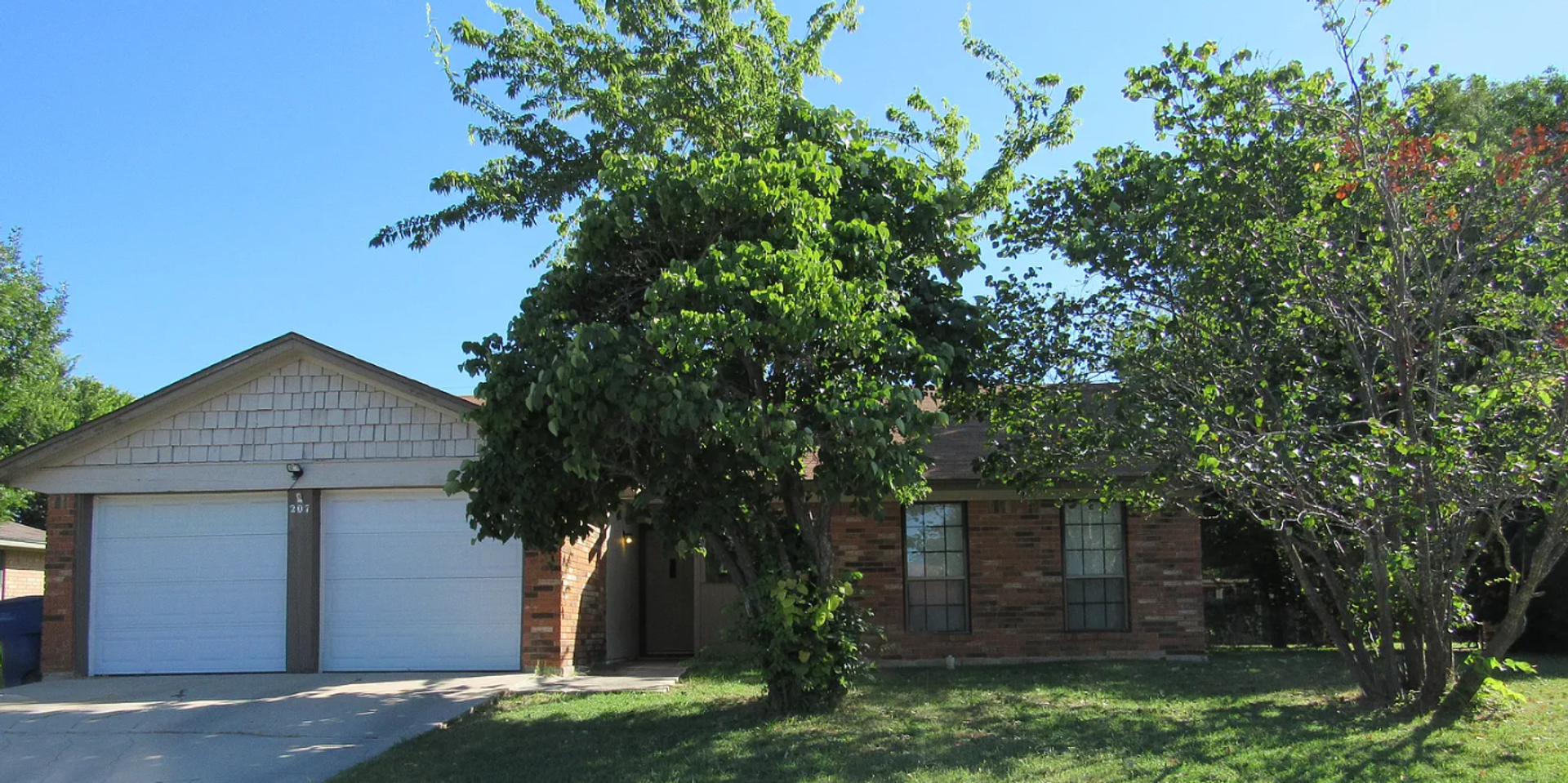 Copperas Cove House: 207 E Hogan Dr