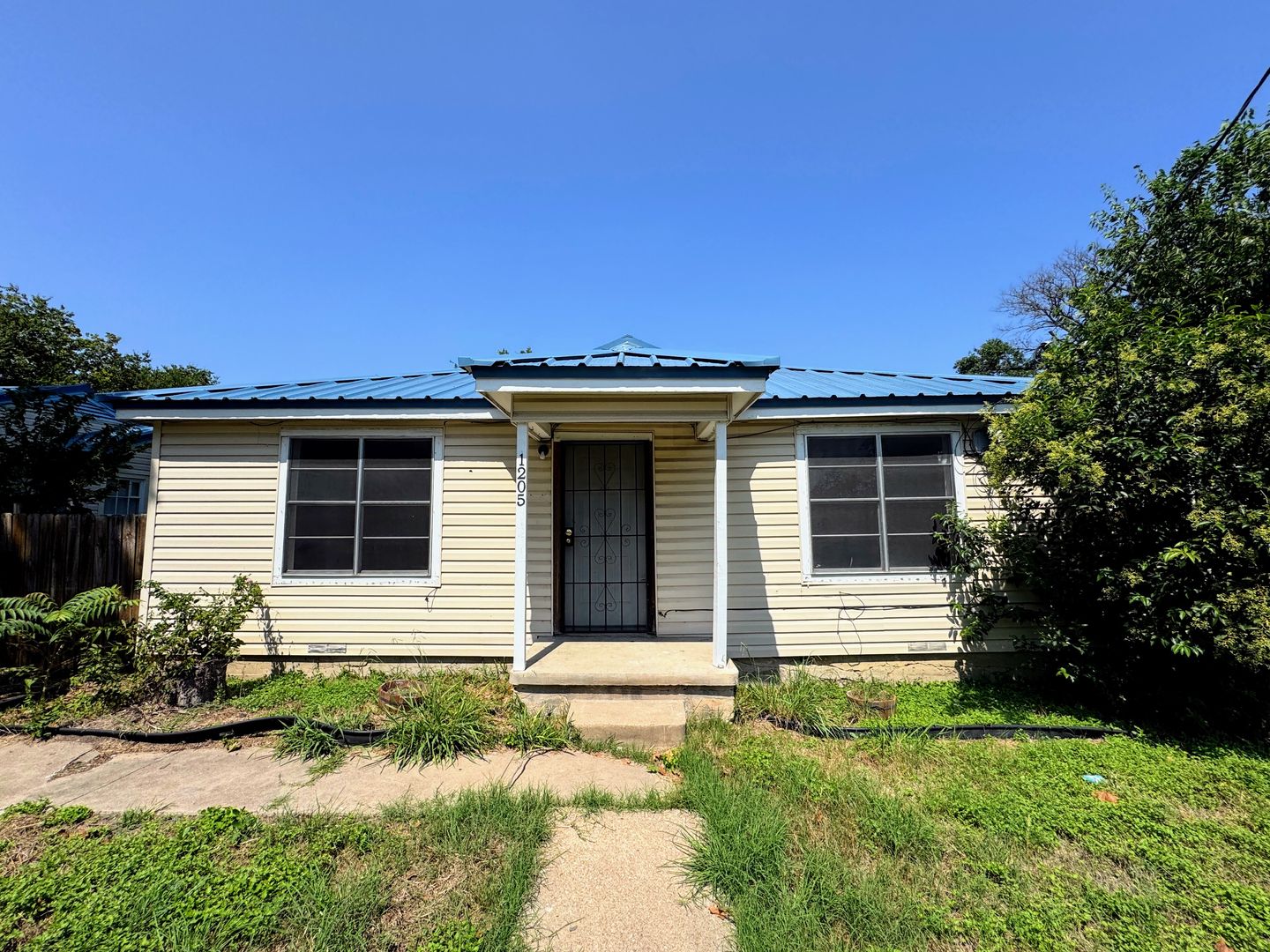 Killeen House: 1205 E Ave G