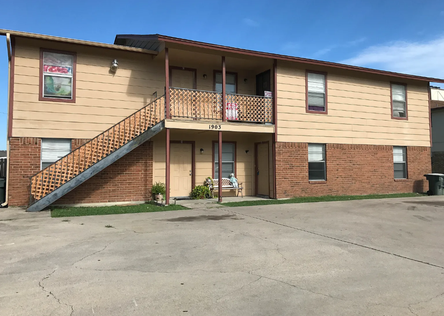 Killeen Apartment: 1903 Cedarhill Dr