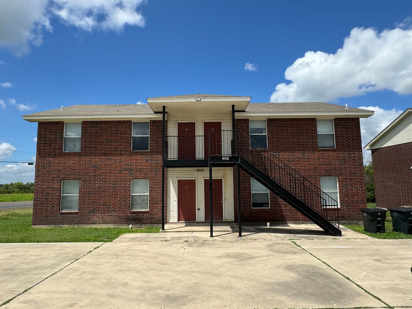 Killeen Apartment: 1601 Cedarhill Dr