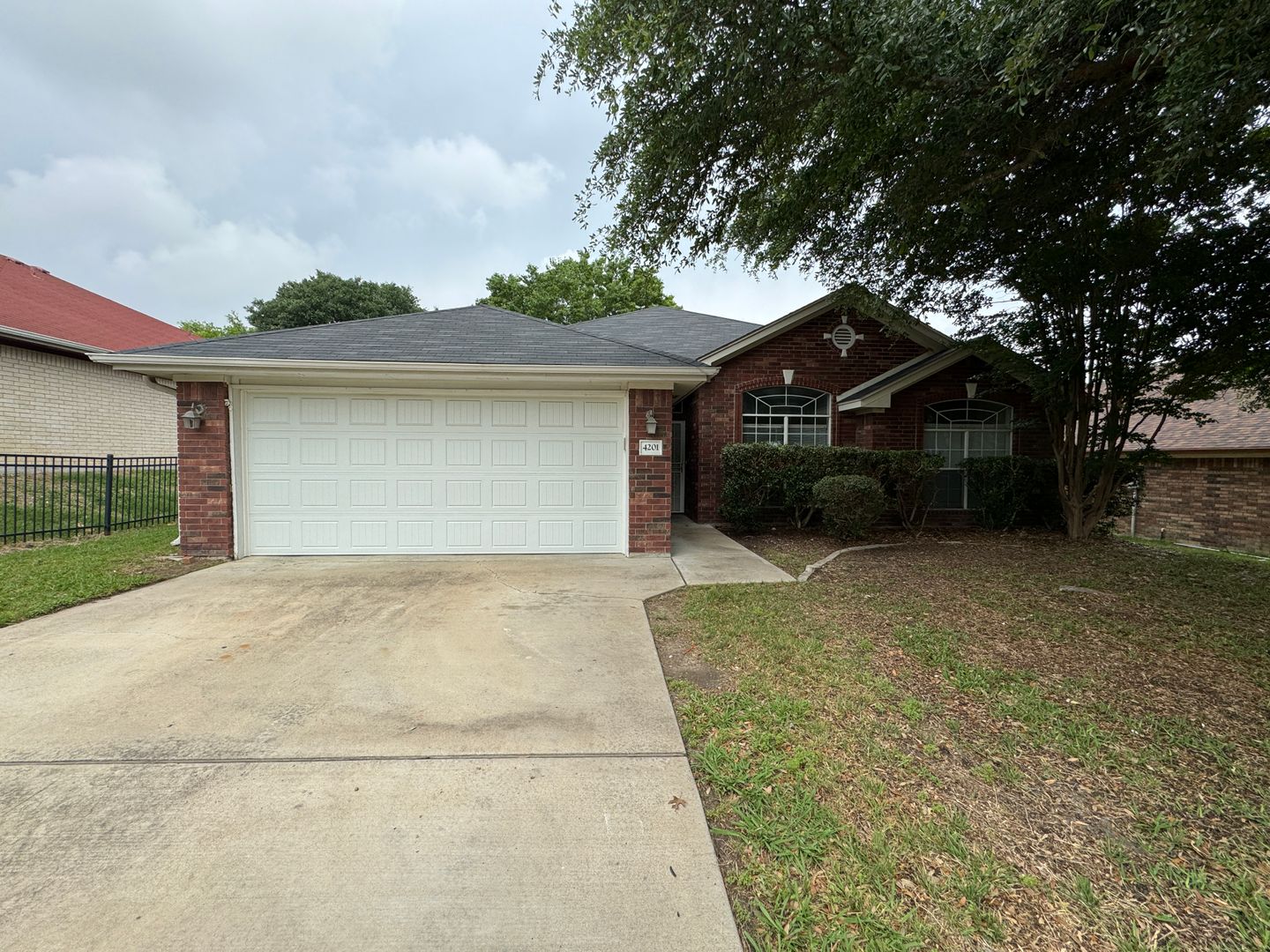 Killeen House: 4201 Lost Oak Dr