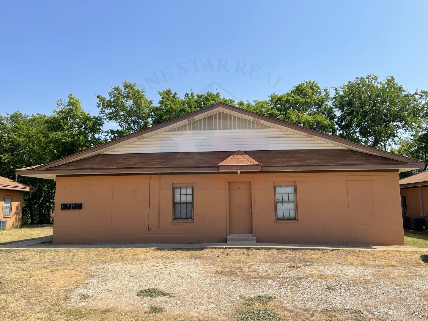 Killeen Apartment: 221 Hold St