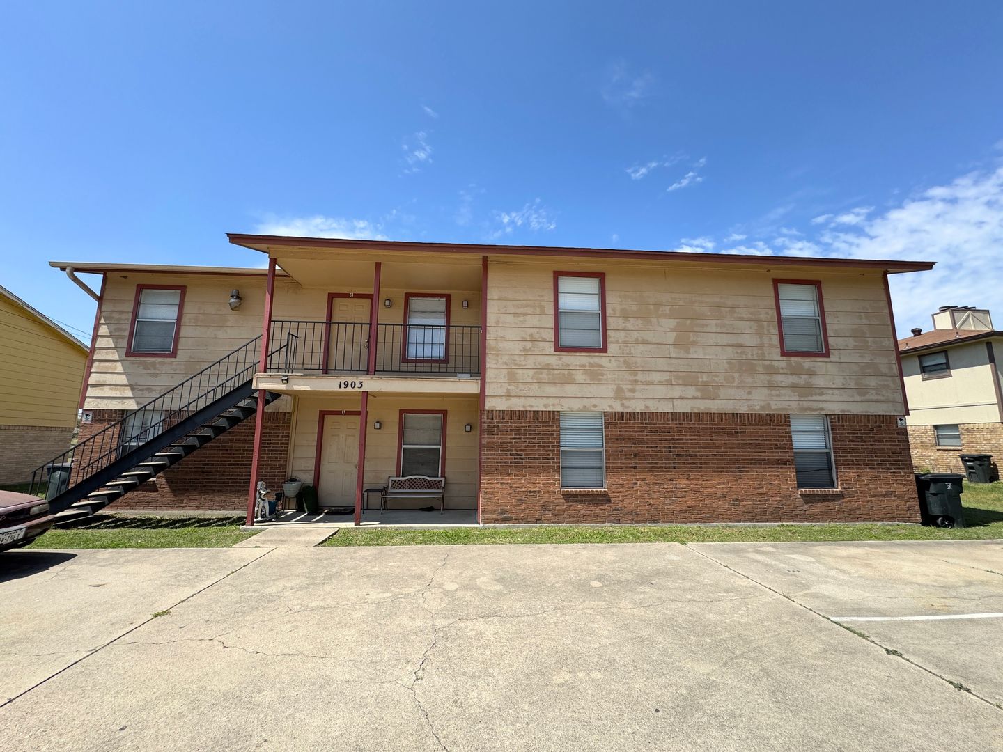 Killeen Apartment: 1903 Cedarhill Dr