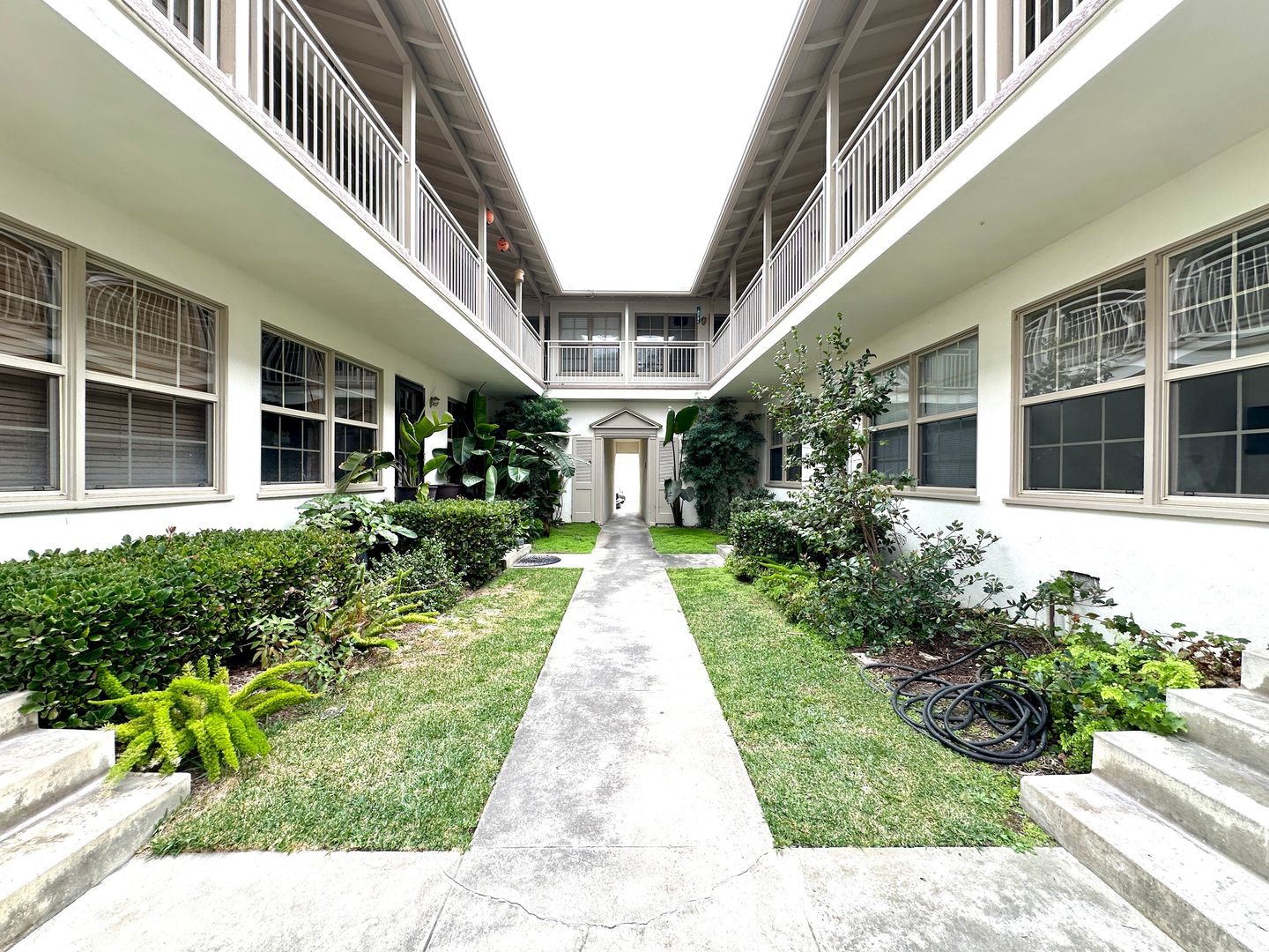 Long Beach Apartment: 246 Santa Ana Ave.