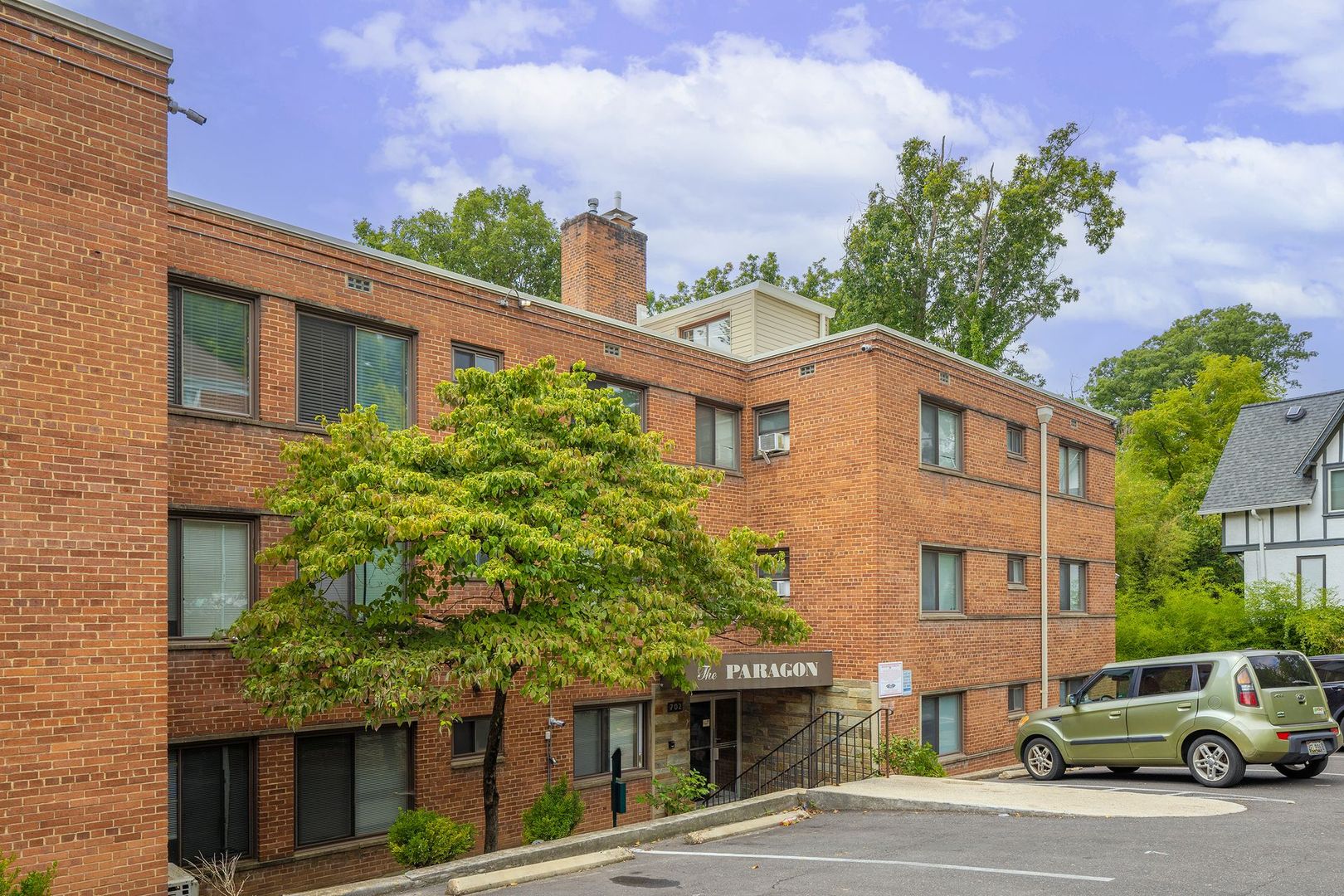 Takoma Park Apartment: 702 Chaney Dr