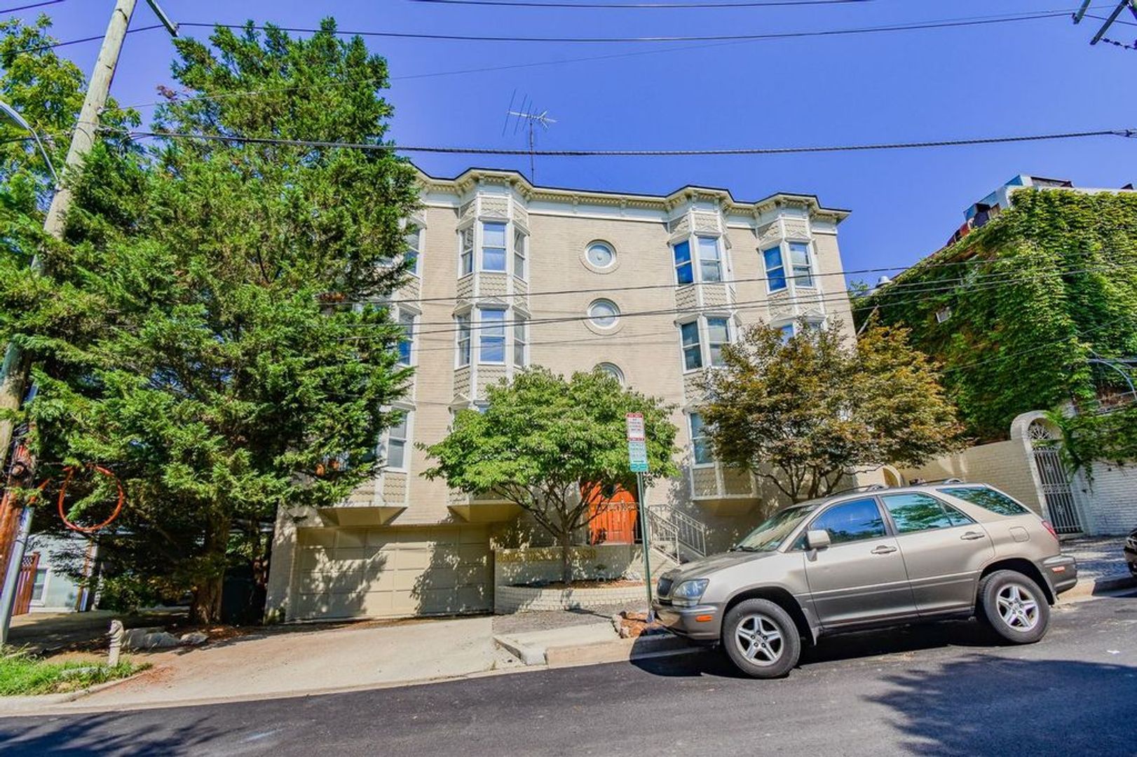 Washington Apartment: 5305 Dana Place NW