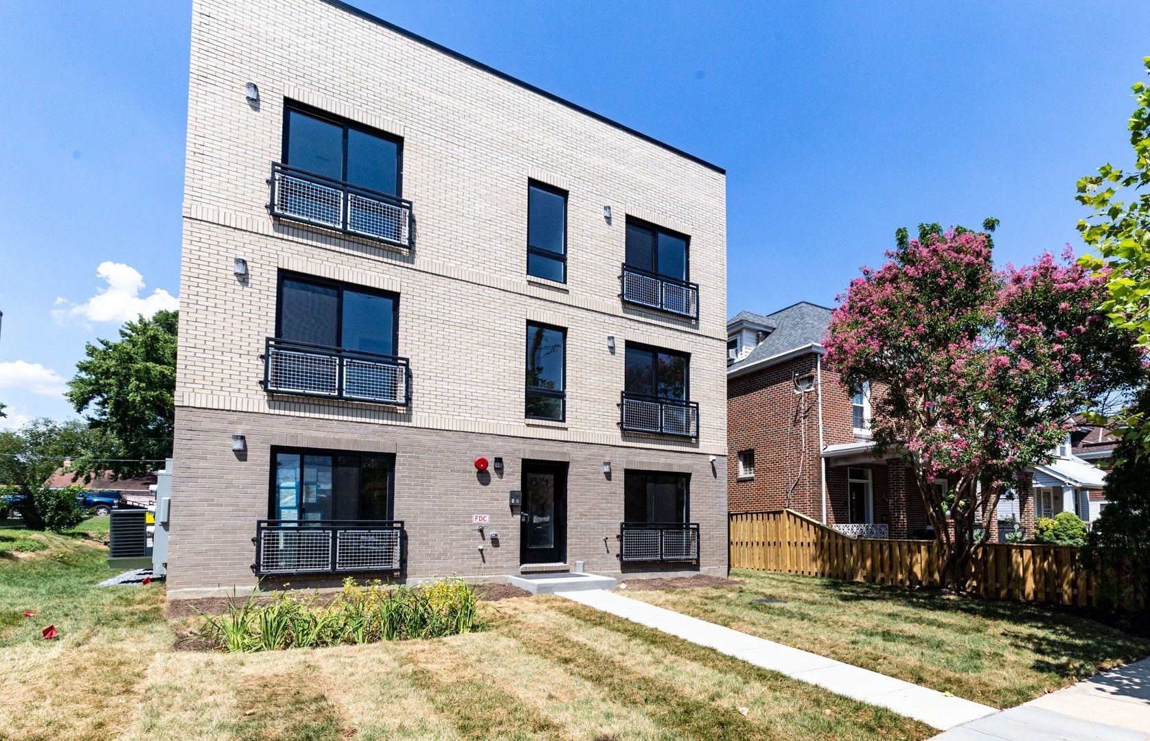 Washington Apartment: 1904 Irving St NE