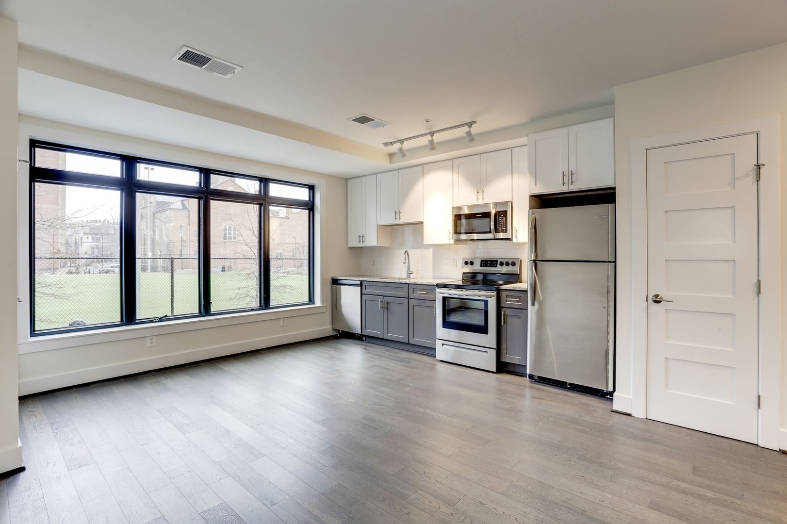 Washington Apartment: 1521 17th Street, NW