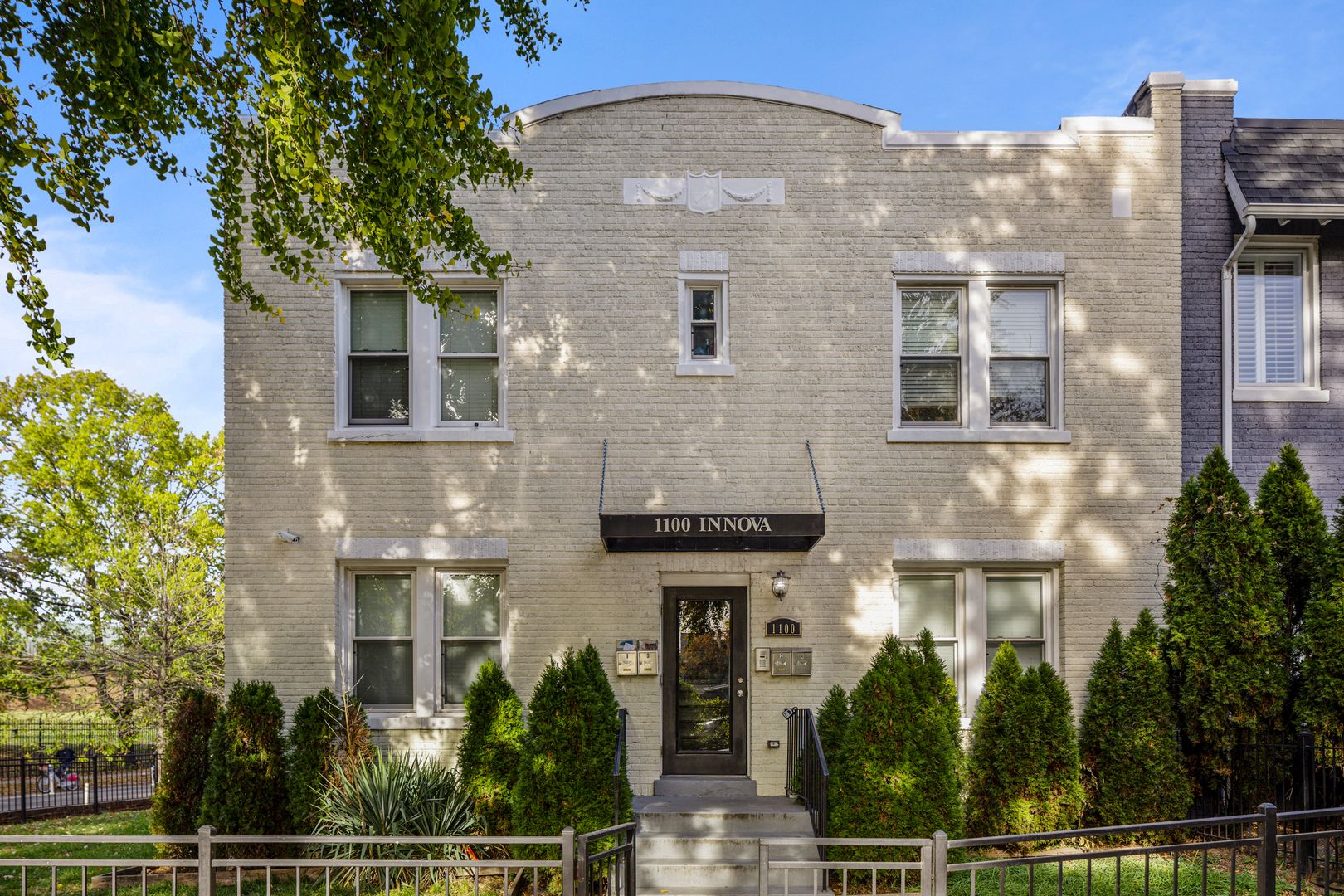 Washington Apartment: 1100 Holbrook Terrace NE