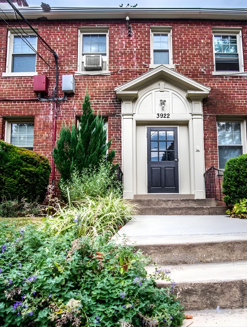 Washington Apartment: 3922 9th Street, NE