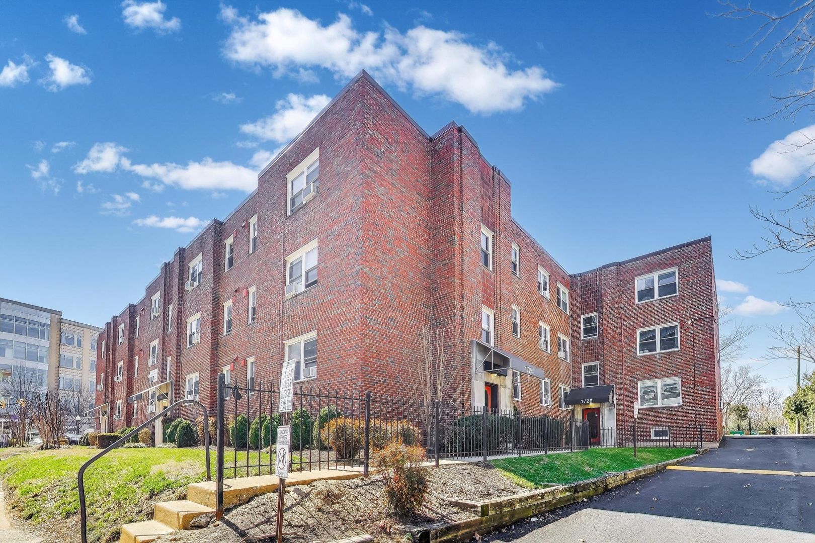 Arlington Apartment: 1720 - 1726 North Quinn St