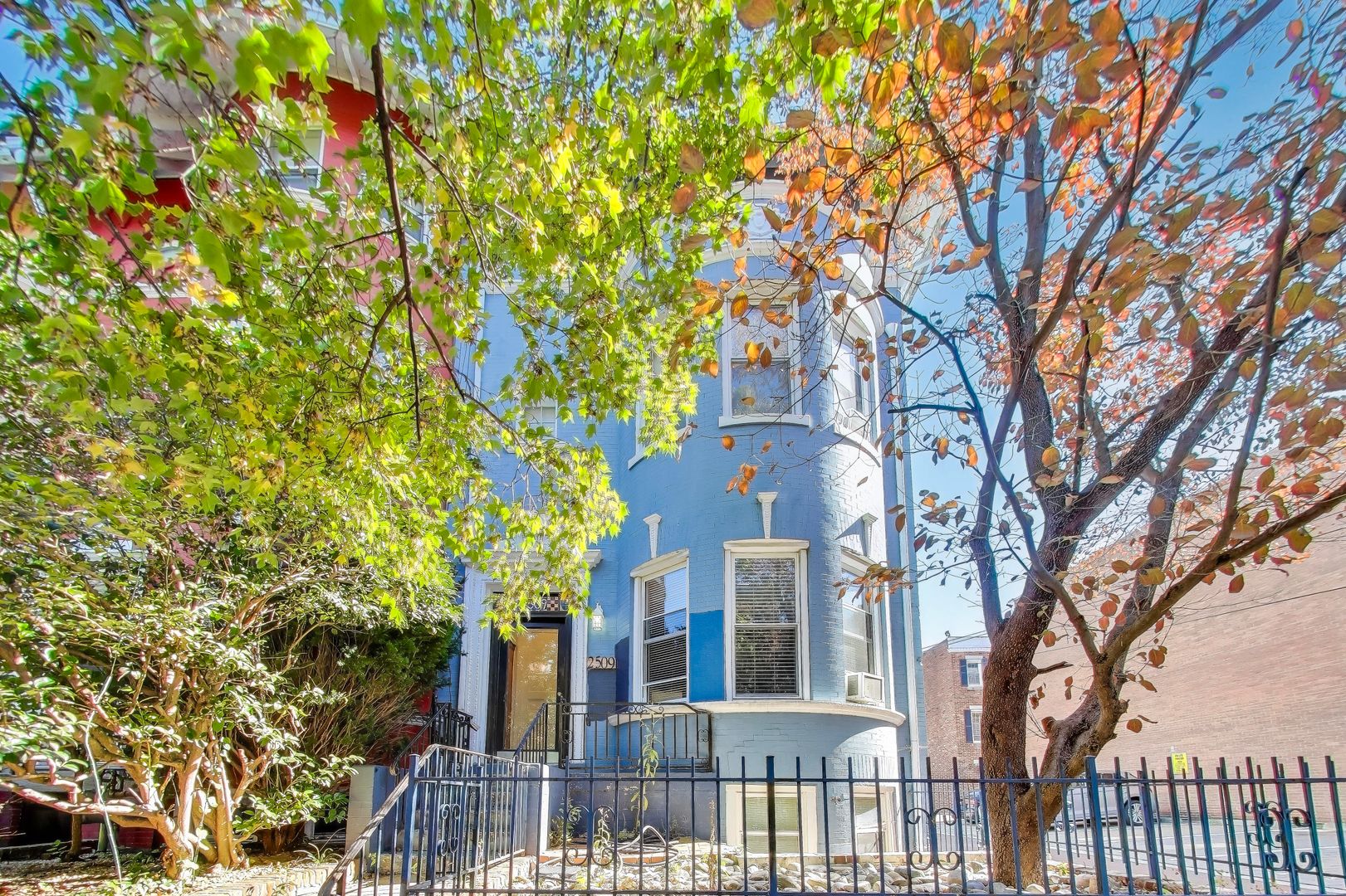 Washington Apartment: 2509 Cliffbourne Place, NW