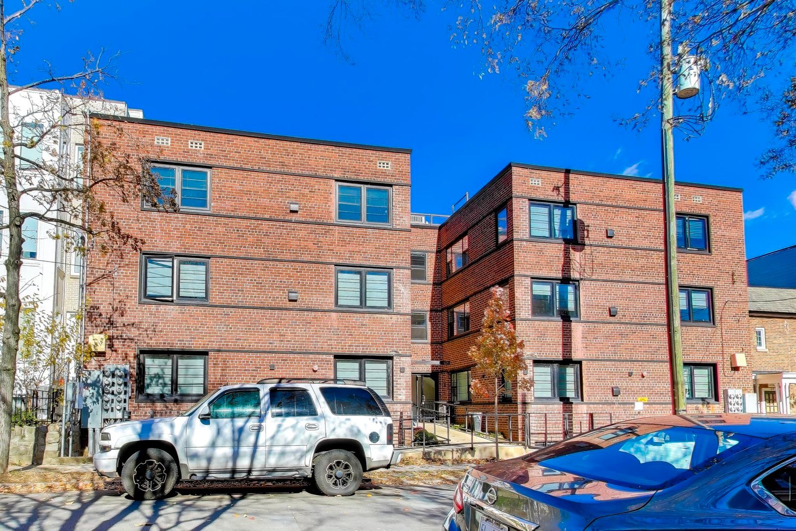 Washington Apartment: 622 - 624 Girard St NE