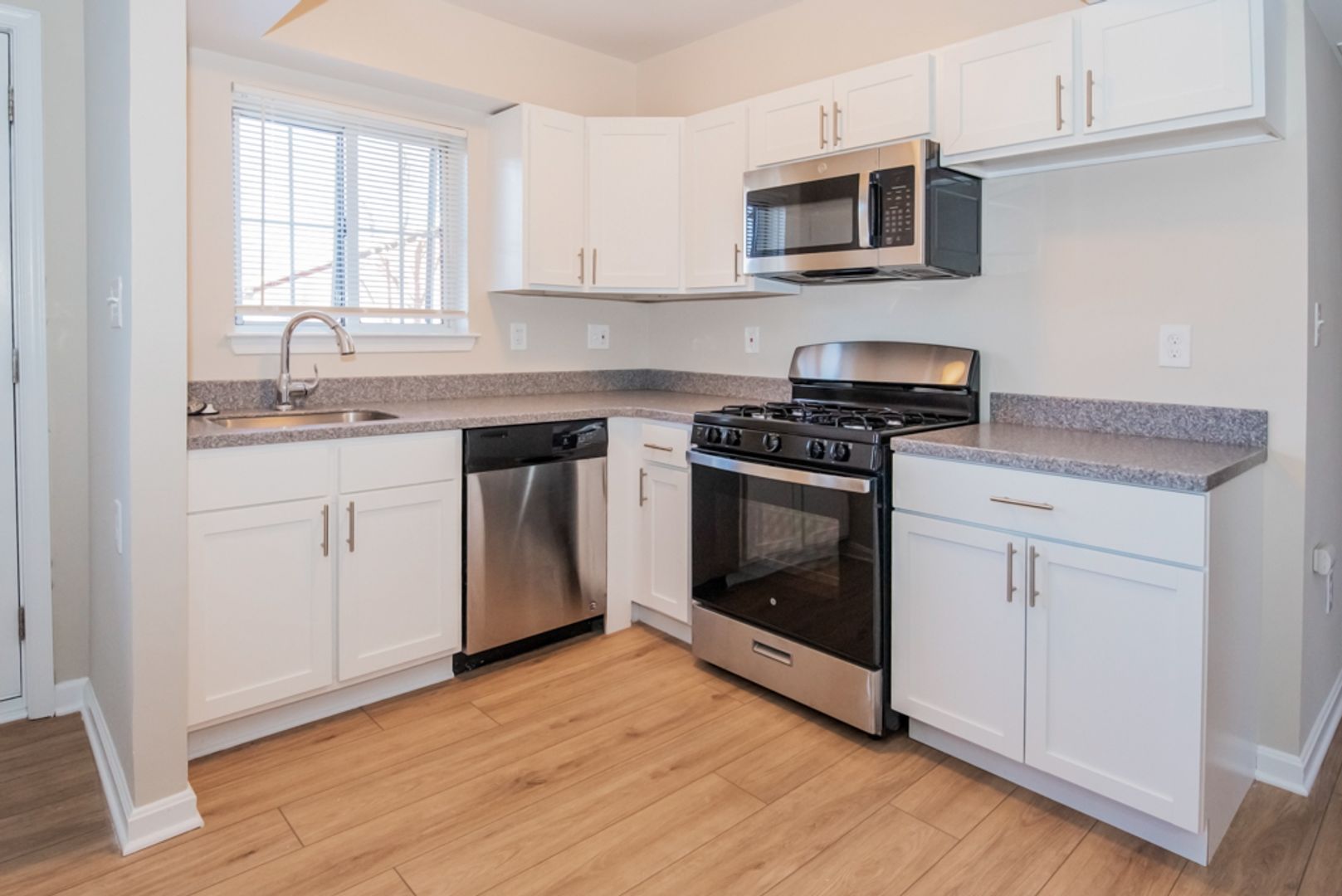 Woodlawn Apartment: 1625 Ingleside Ave