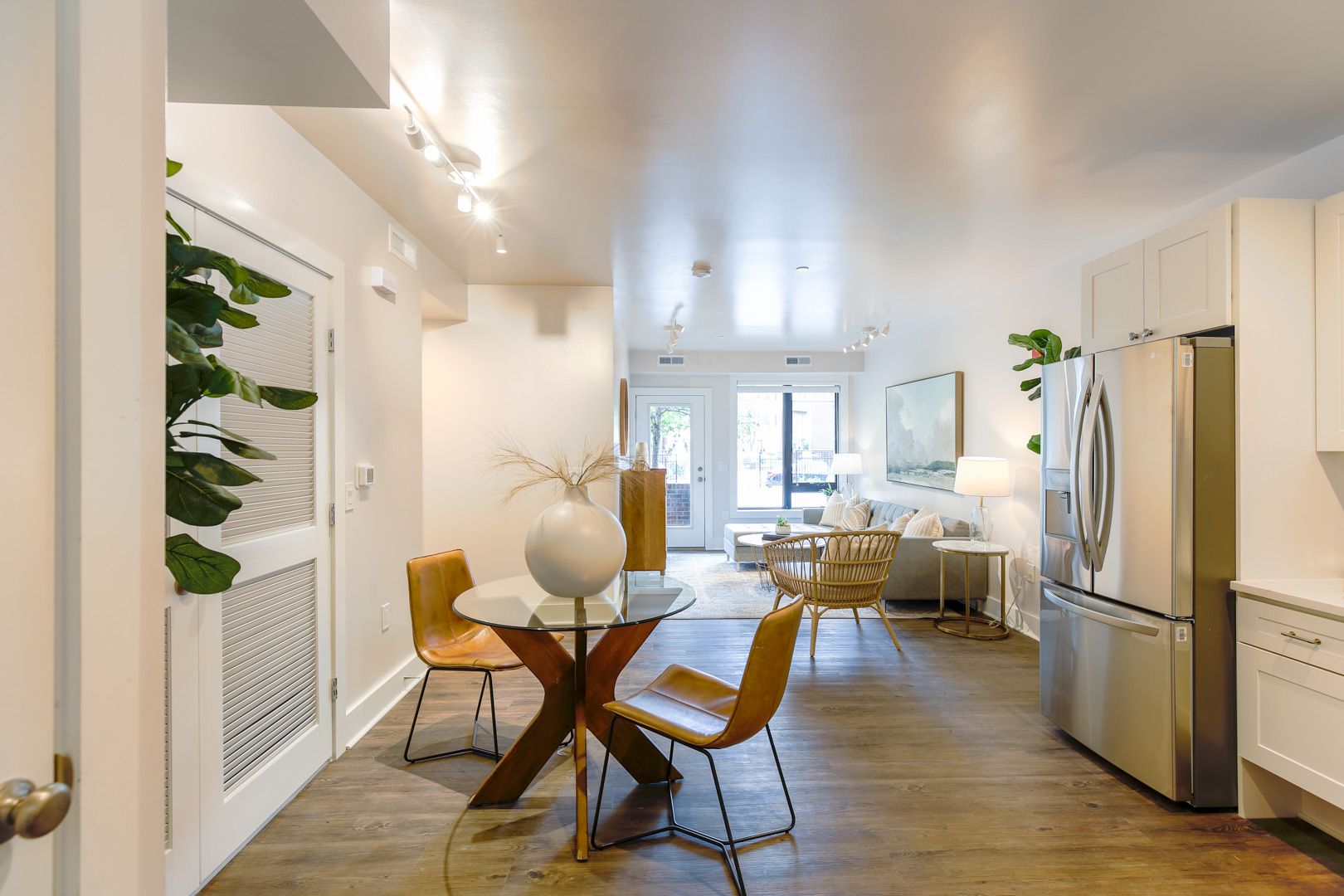 Washington Apartment: 1928 Naylor Rd SE