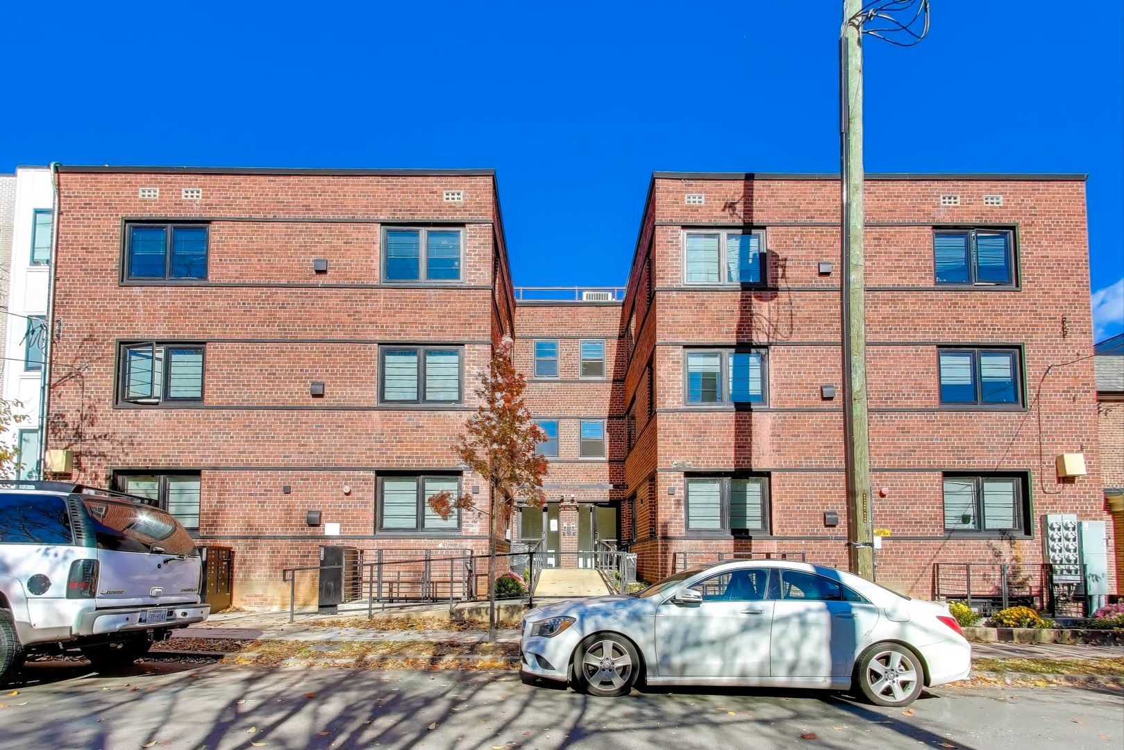 Washington Apartment: 622 - 624 Girard St NE