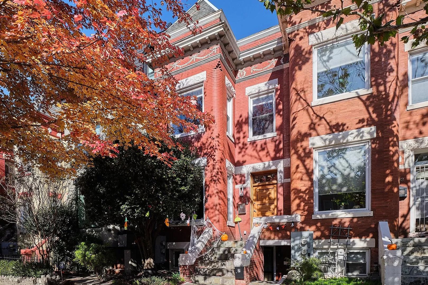 Washington Apartment: 135 S St NW