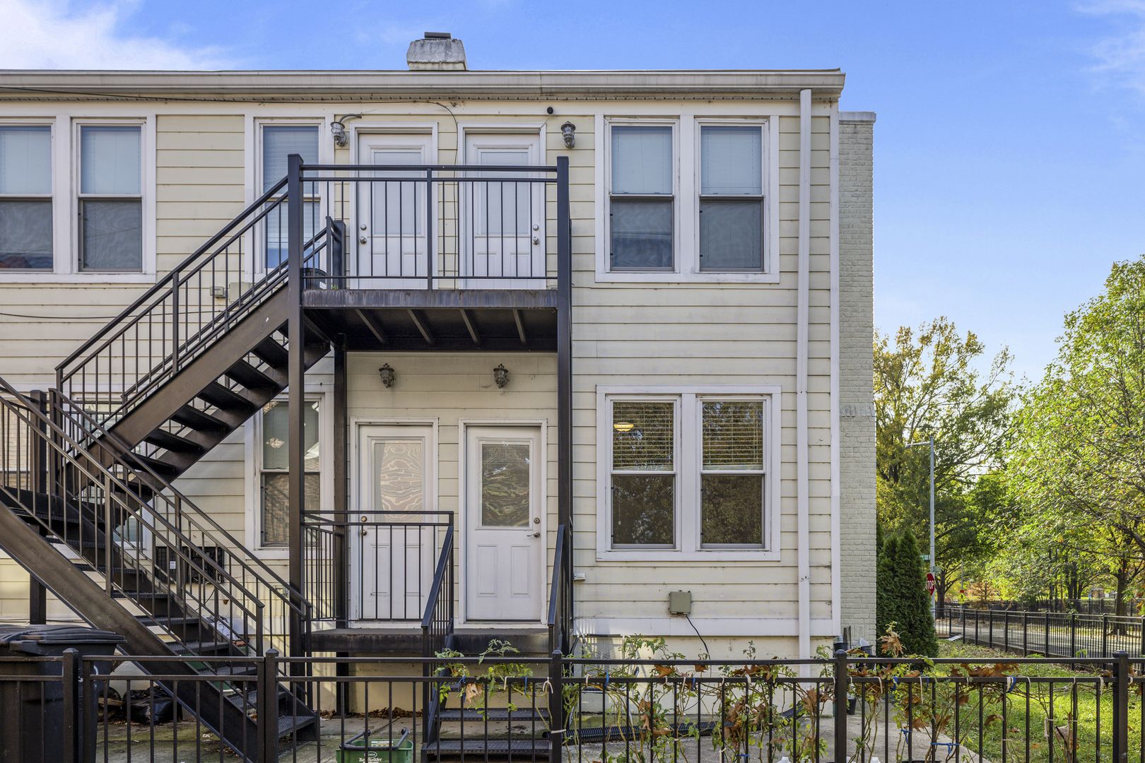 Washington Apartment: 1100 Holbrook Terrace NE