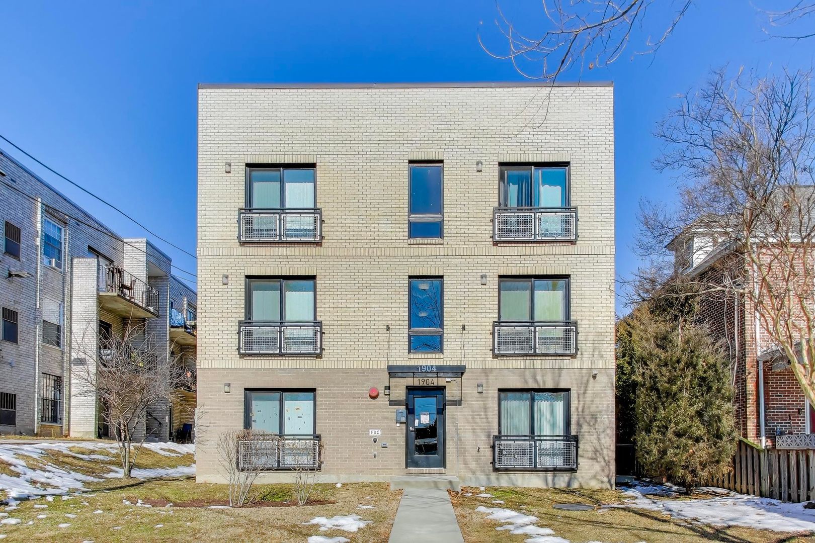 Washington Apartment: 1904 Irving St NE