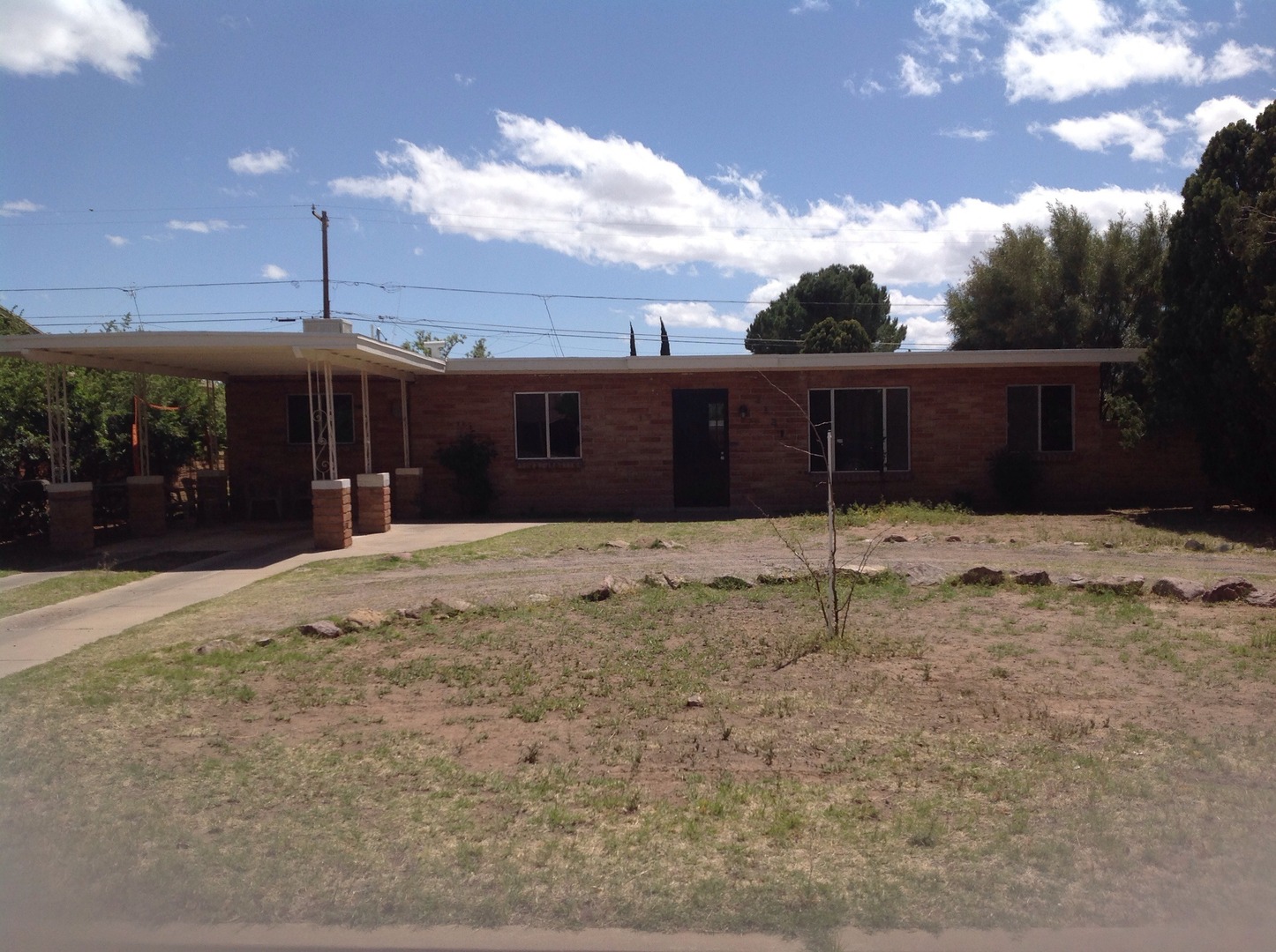 Douglas House: 2121 E 9th Street