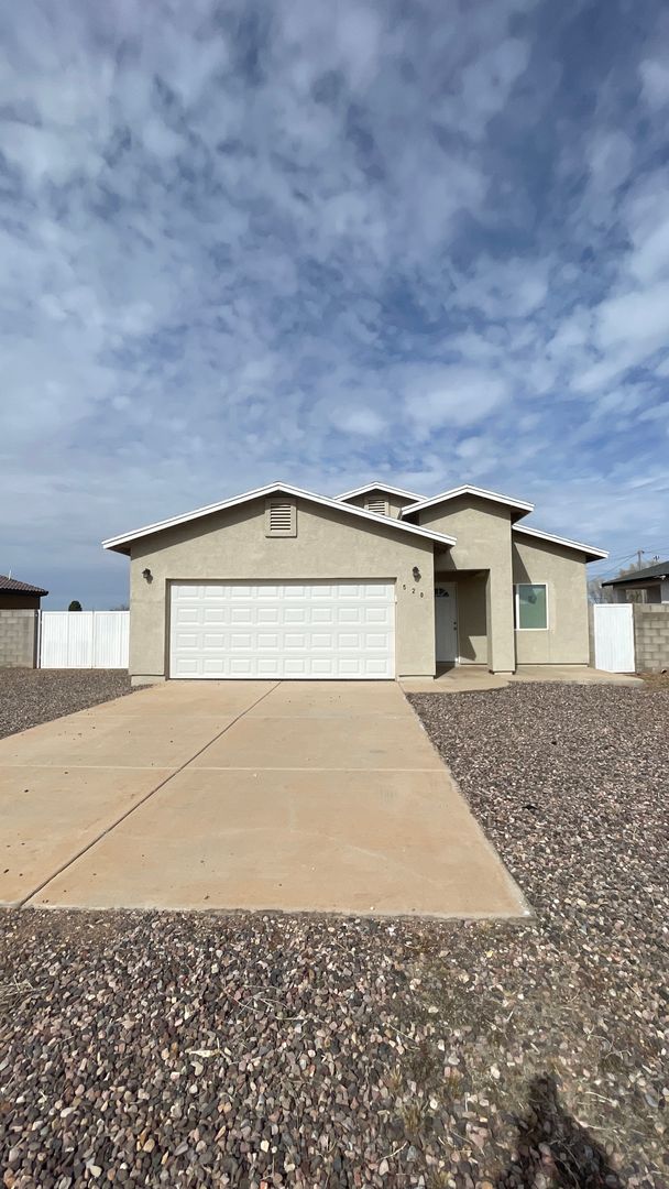 Douglas House: 520 Anderson