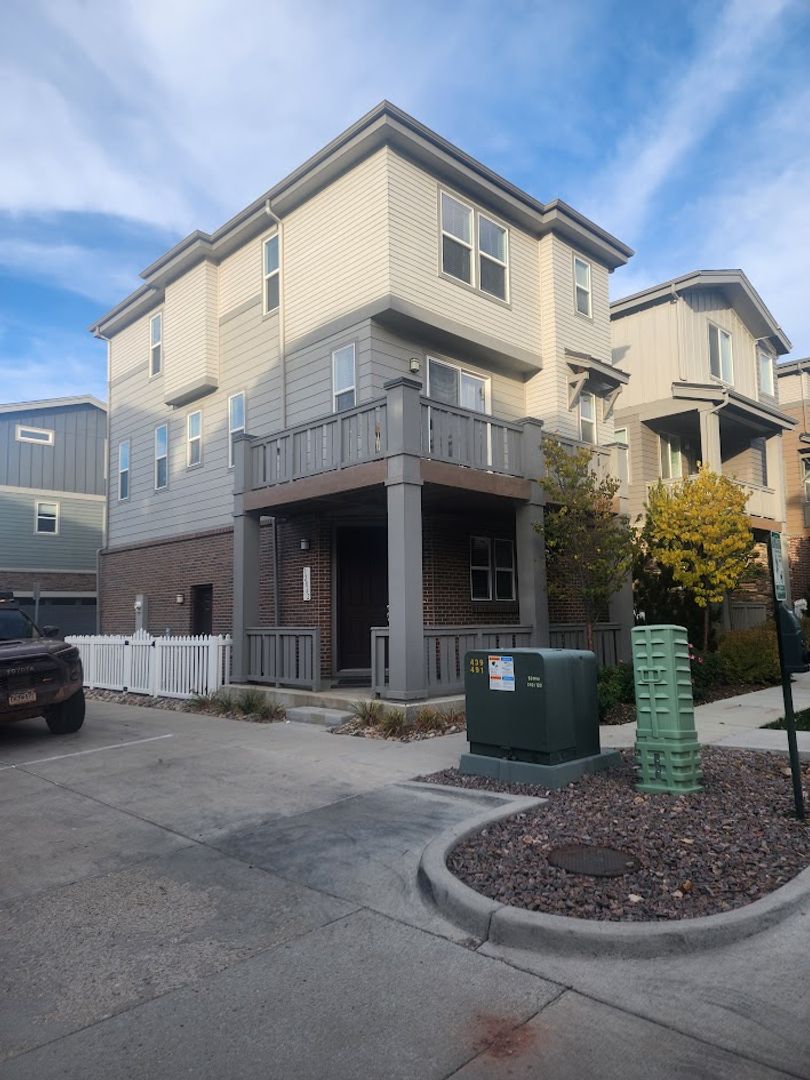 Aurora House: 12862 E Caspian Place