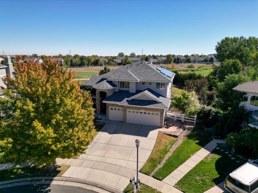 Wonderful 6 Bedroom Home Backing to a Golf Course – photo 1