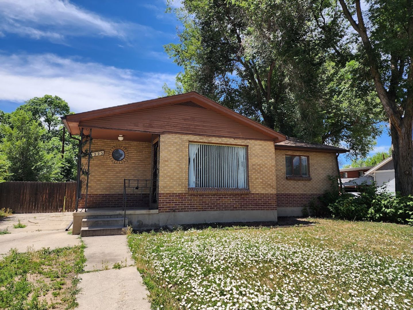Lakewood House: 1225 Upham Street
