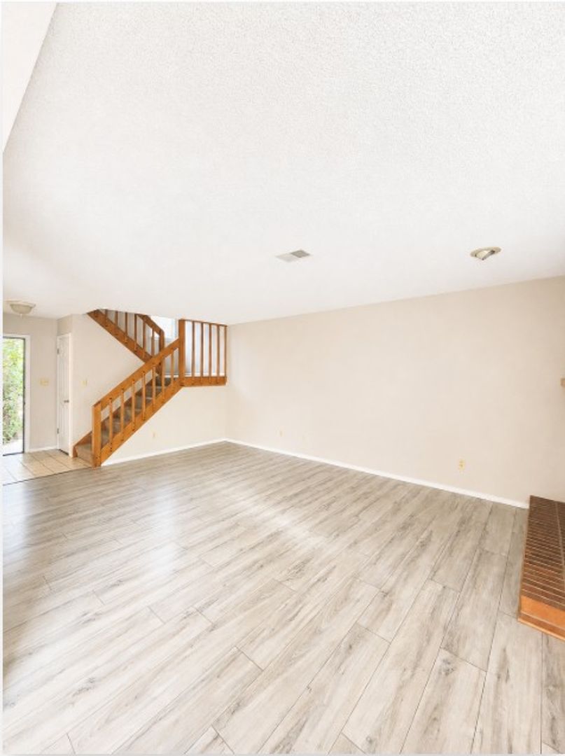 Aurora Apartment: 1062 S Yampa St
