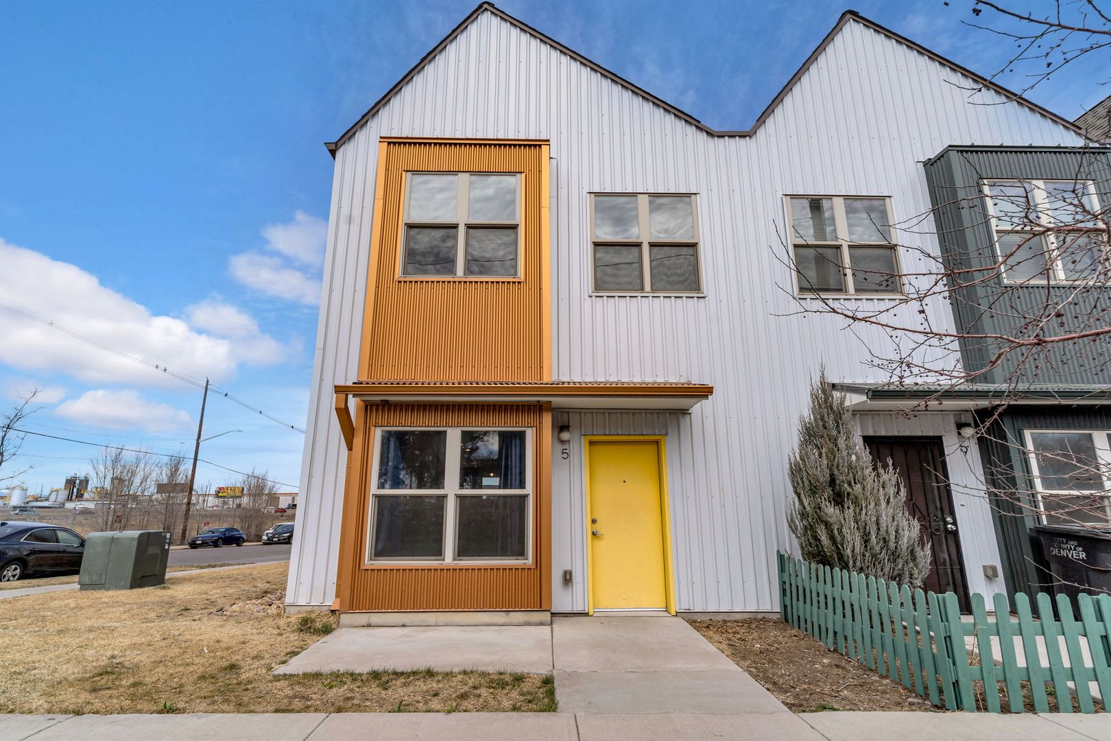 Denver House: 5 E 51st Ave