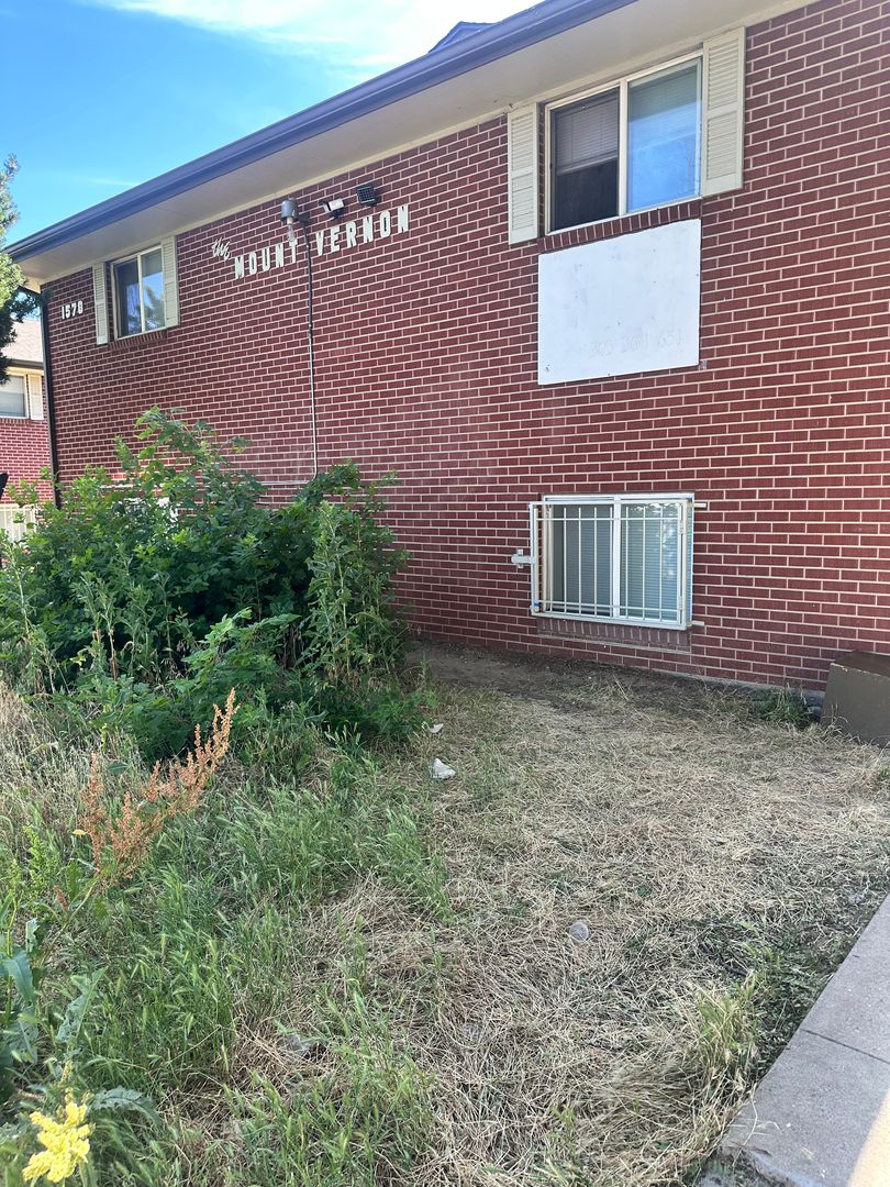 AURORA Apartment: 1578 Macon St