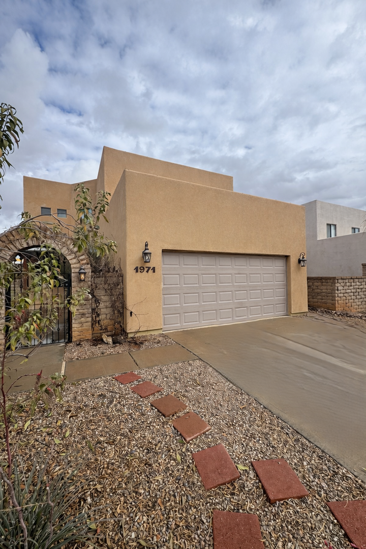 Sierra Vista House: 1971 Knowlton Street