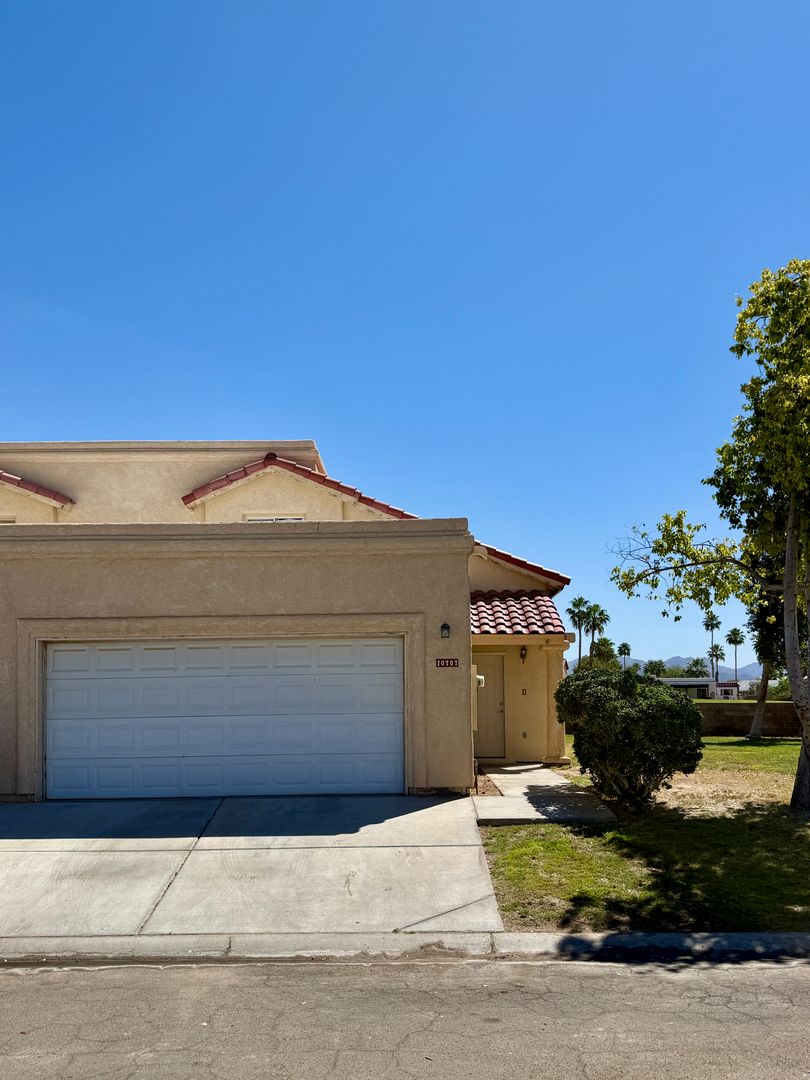 Yuma Townhome: 10707 S Calle Raquel