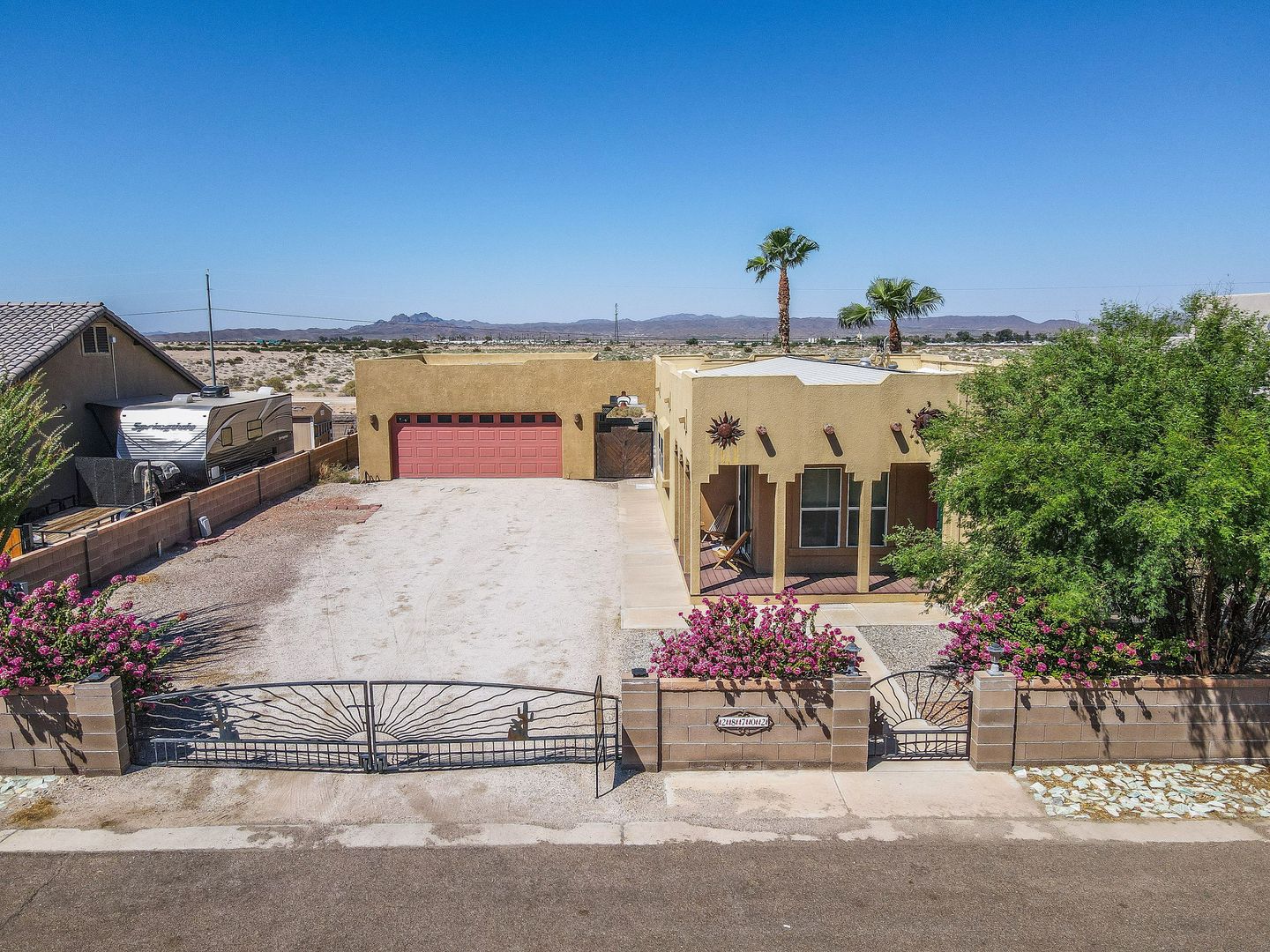 Yuma House: 28702 Canal Ave