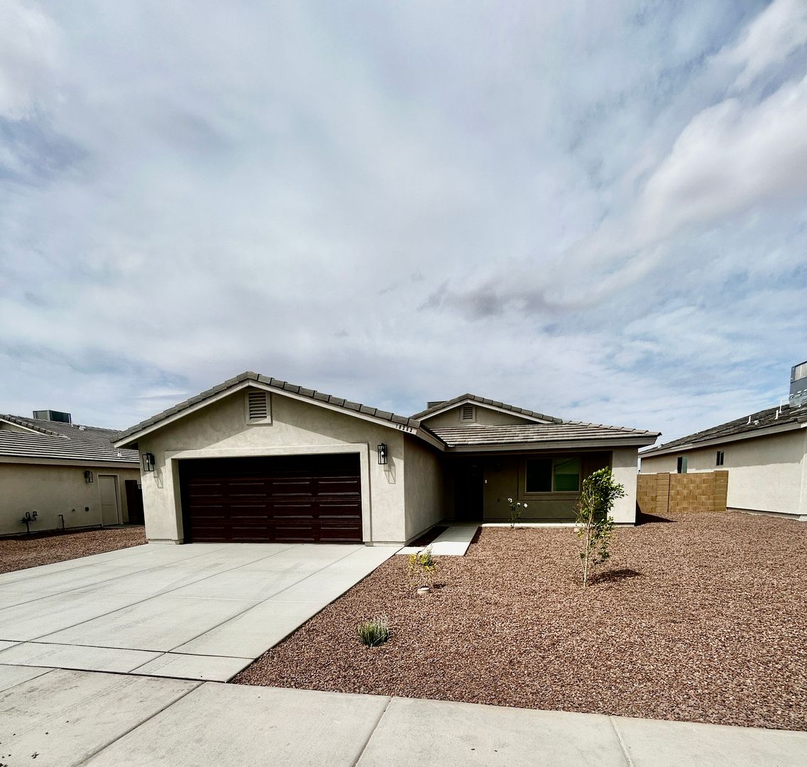 Yuma House: 10252 E. 33 St.