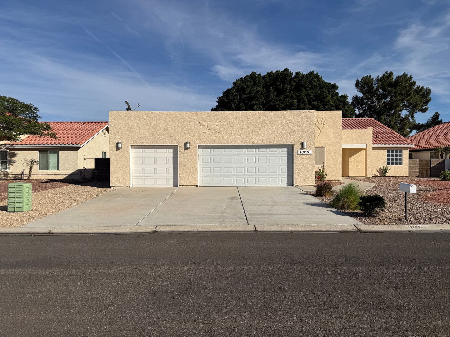 Yuma House: 10216 S DEL REY