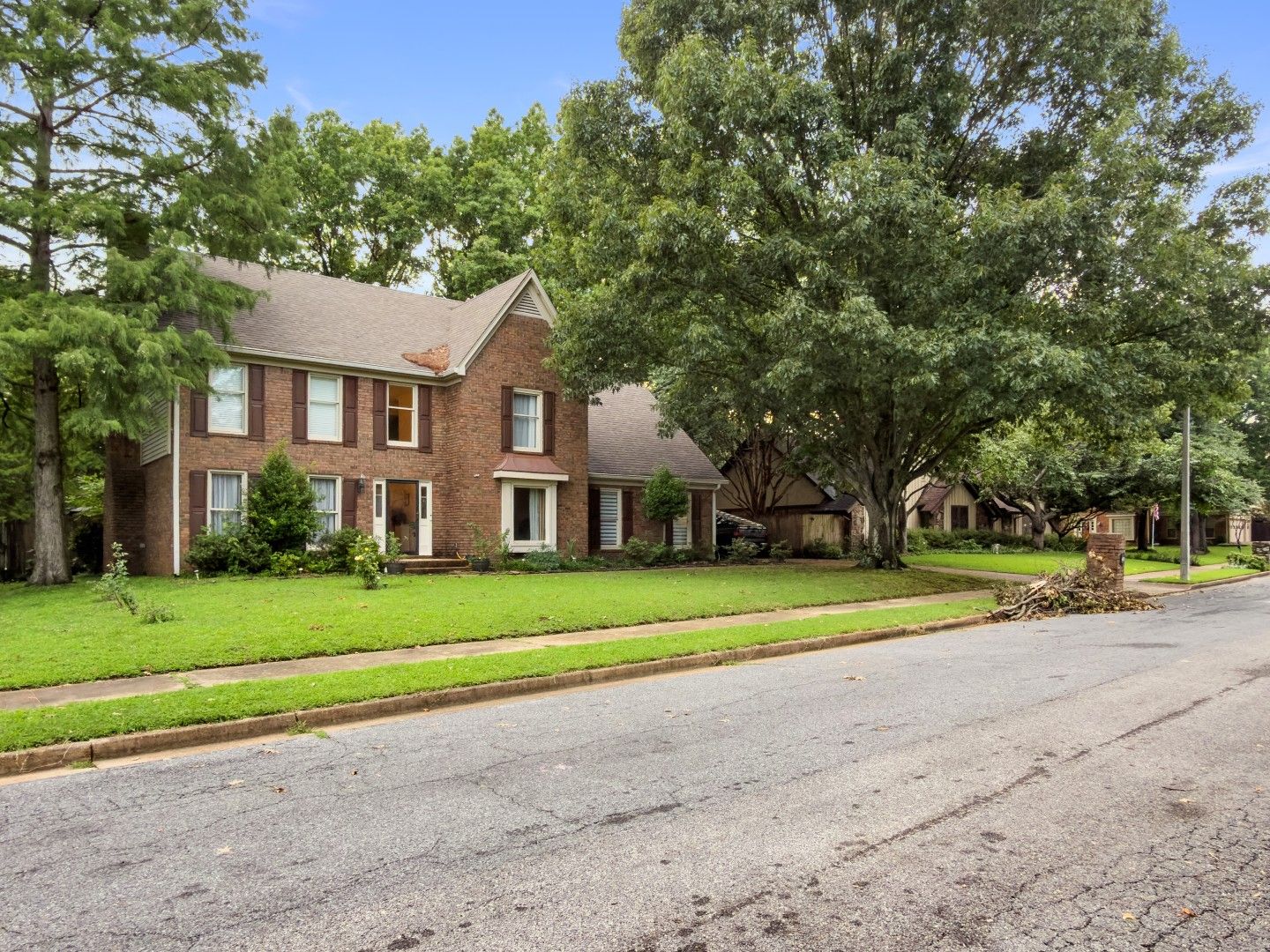 Cordova House: 743 Grovewood Dr