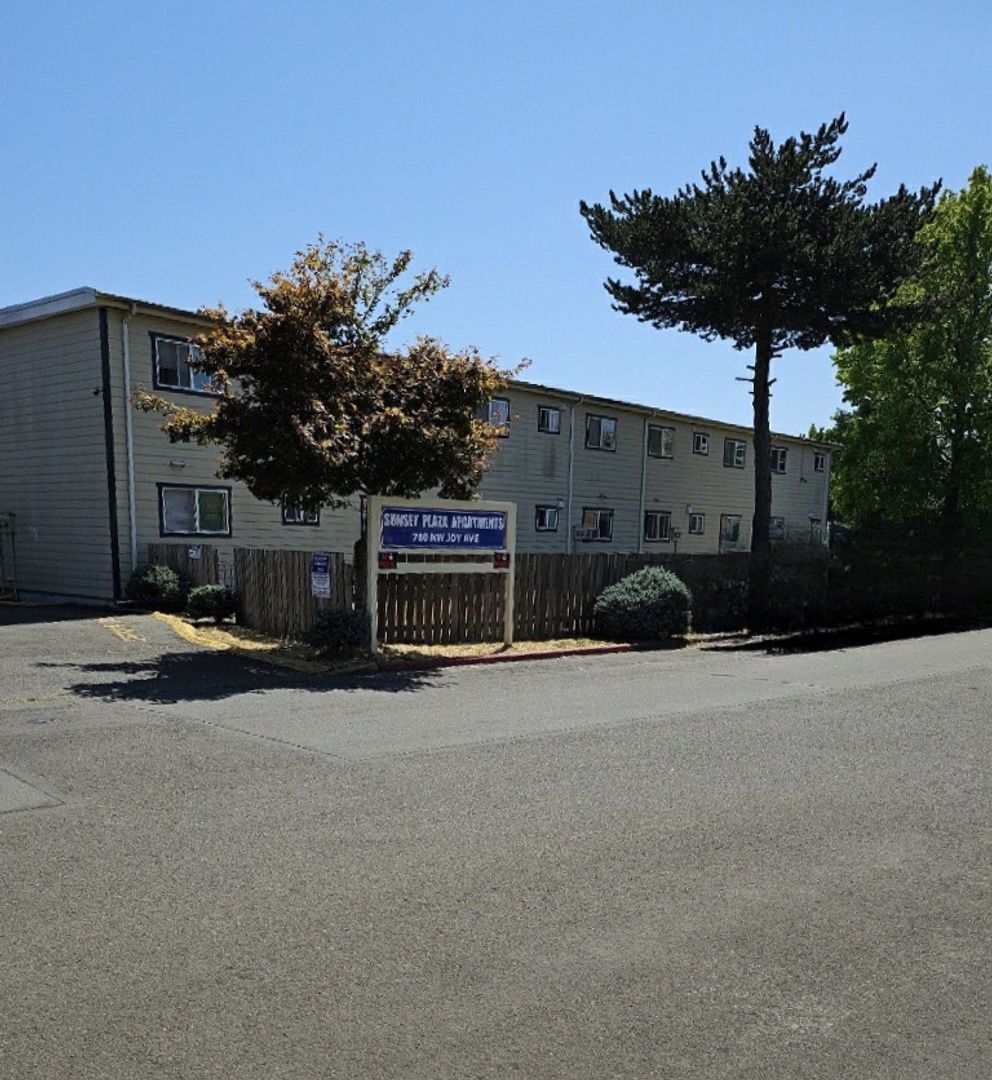 Portland Apartment: 780 NW Joy Ave