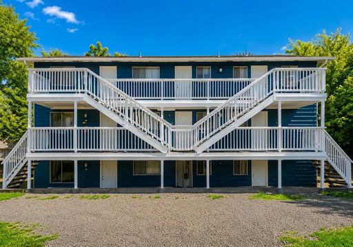 Comfortable 2 Bedroom Apartment | LVP Flooring | Parking Lot | On-Site Laundry | Natural Light | Next To Pioneer Park | 0.6 Miles From Whyte Track And Field Center – photo 1