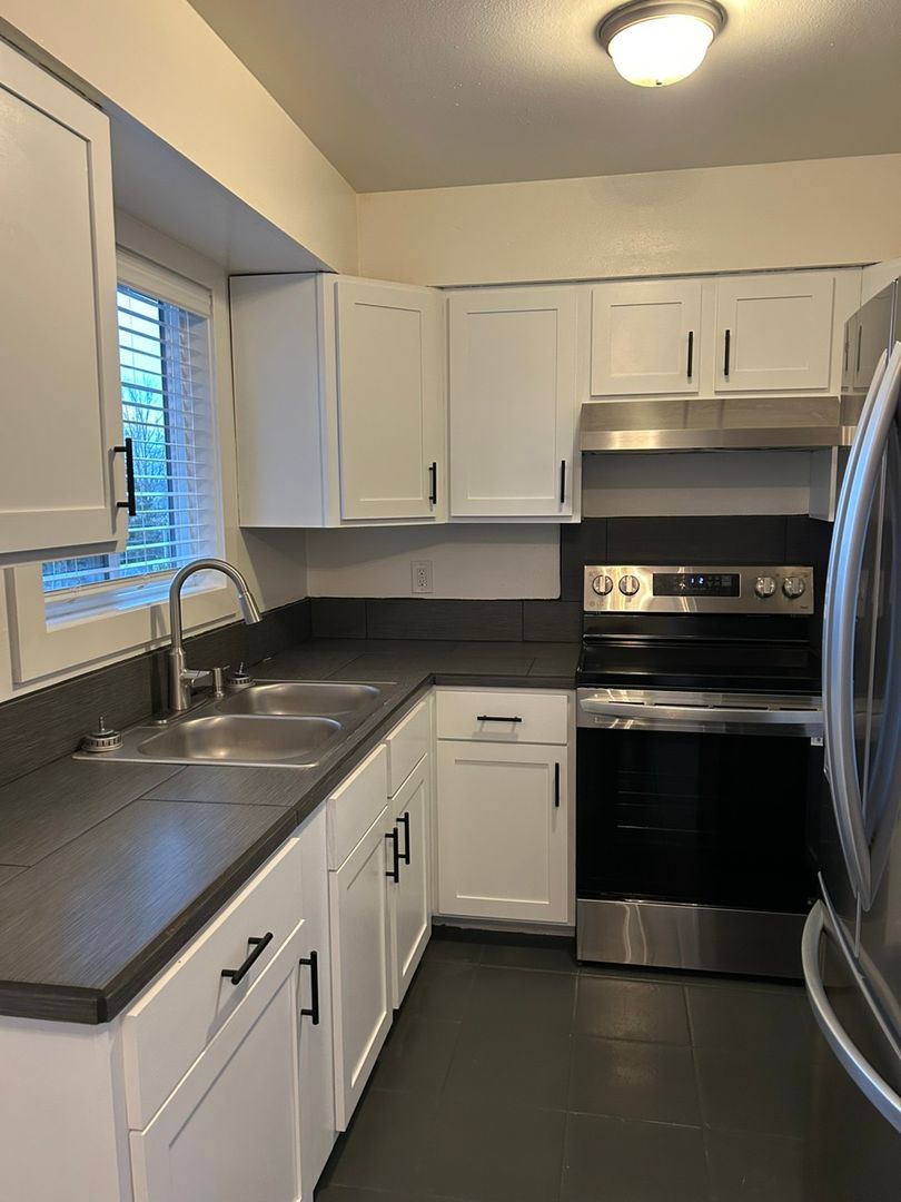 Tigard Apartment: 11380 SW Greenburg Rd