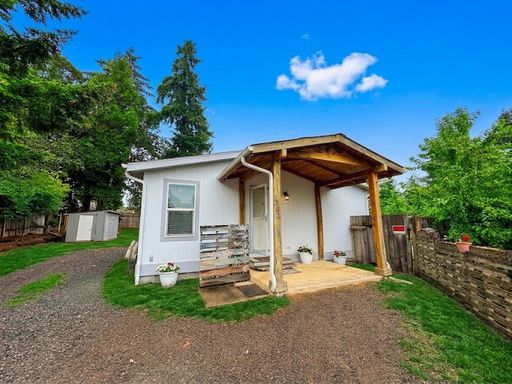 Charming 3 Bedroom Home | Central A/C | Fenced Backyard | Covered Porch | Outdoor Patio | Dining Nook | 1 Car Driveway | Street Parking – photo 1