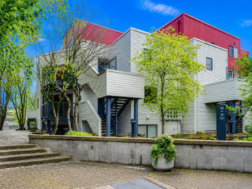Comfortable 1 Bed, 1 Bath Condo Unit with a Balcony and Granite Countertops! – photo 1
