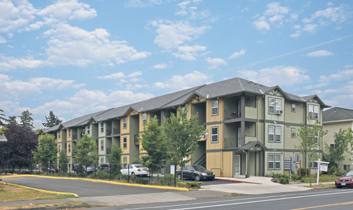 $500 MOVE IN SPECIAL!! Charming 2 Bedroom, 1 Bathroom Apartment with Laundry in Unit and Street Parking! – photo 1