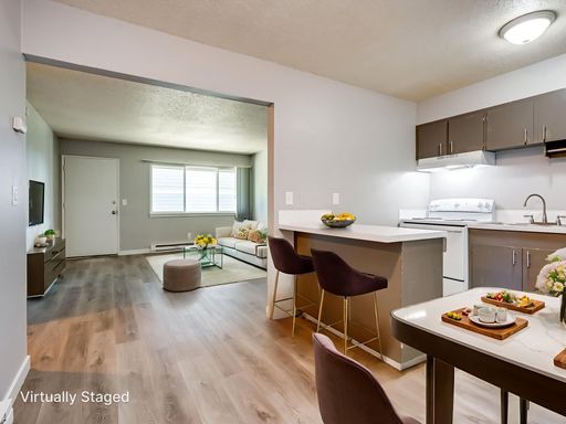 Charming 2 Bedrooms, 1 Bathroom Apartment | Parking Lot | Laundry On Site | Pet Friendly! – photo 1