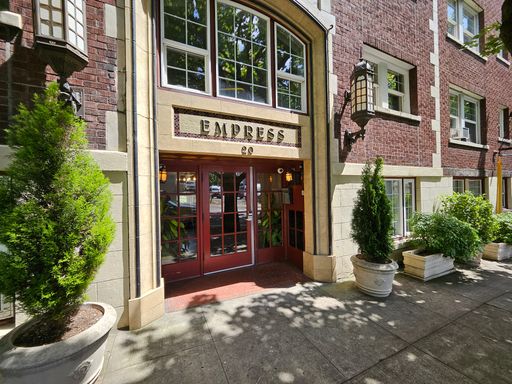 $500 MOVE IN SPECIAL!! Pet Friendly Studio Apartment Near Parks Restaurants and Waterfront Trail! – photo 1